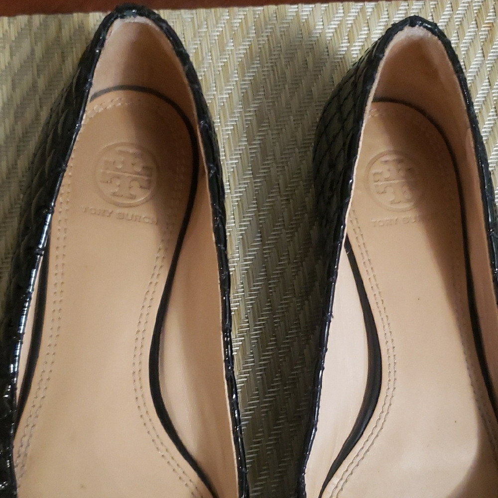 Tory Burch Black Quilted Patent Leather Ballet Flats - Picture 3 of 7